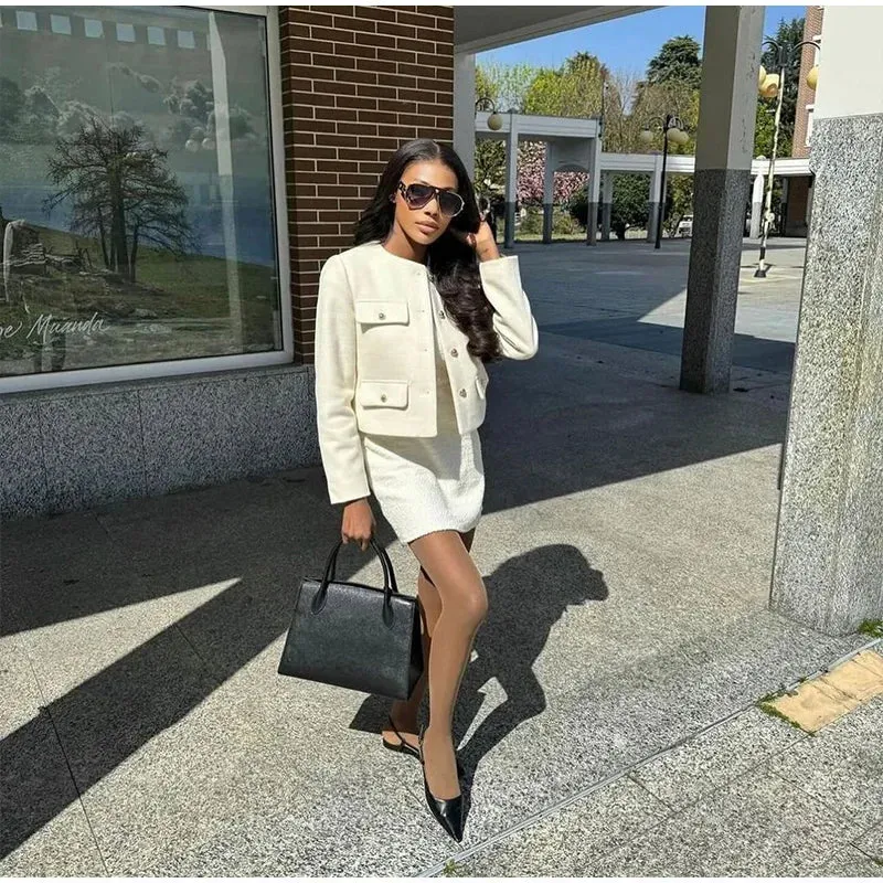 Chic tweed bouclé crop jacket
