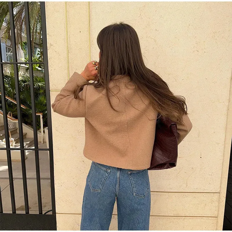 Chic tweed bouclé crop jacket