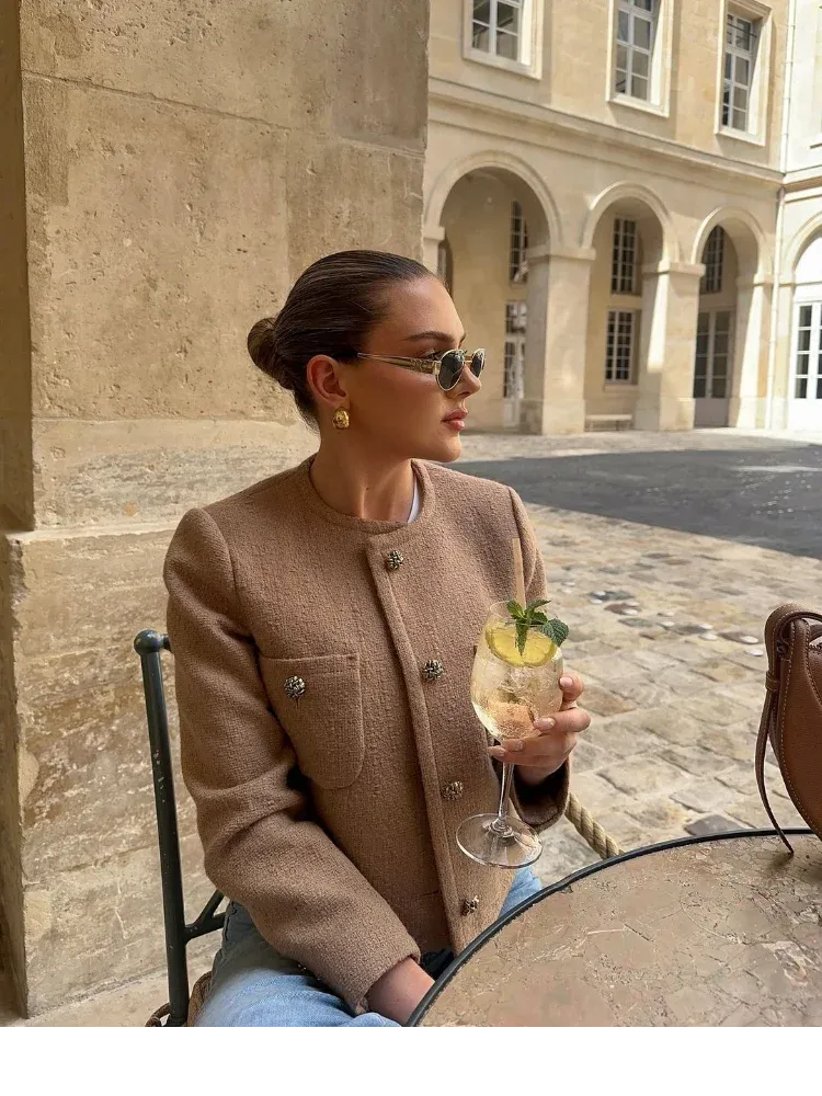 Chic tweed bouclé crop jacket