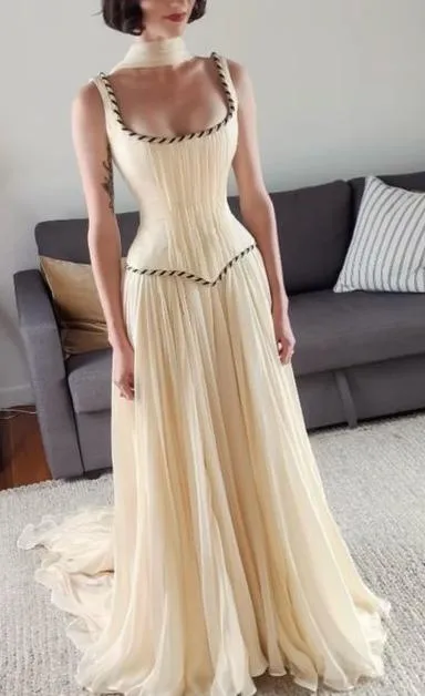 Informal Square Neckline Cream Summer Wedding Dress