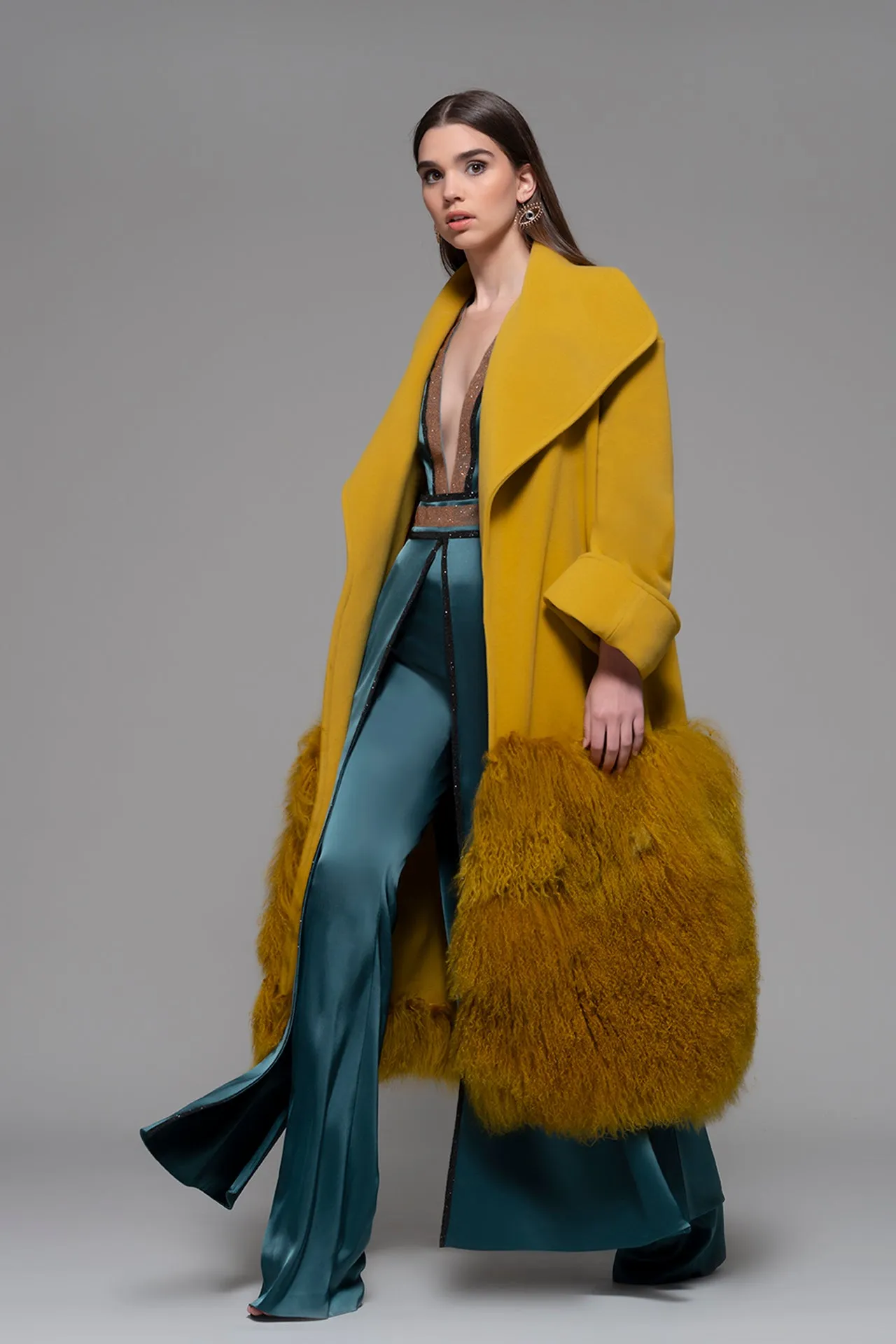 Sleeveless Long Blouse with Flared Pants and Coat